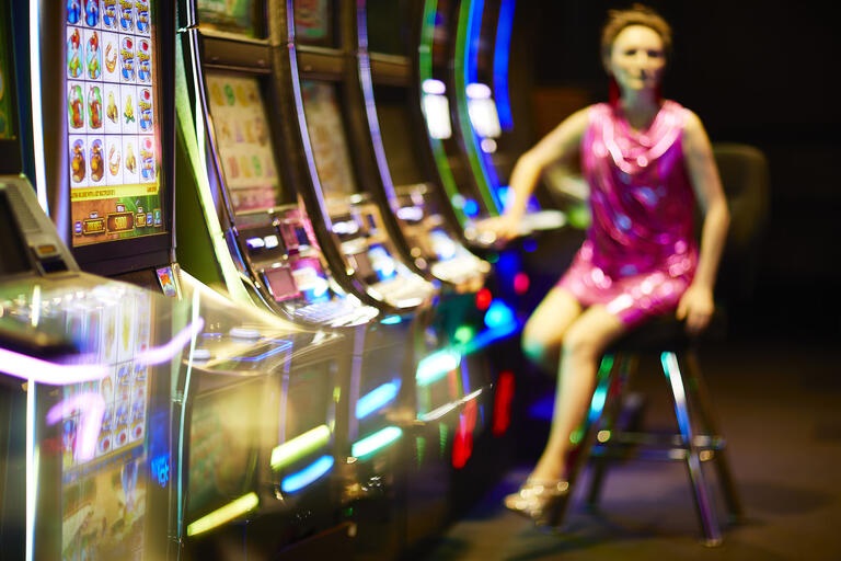 Advice for Playing Slot Machines Online